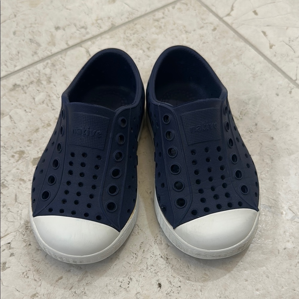 Native toddler Jefferson shoes - toddler walker, navy and white